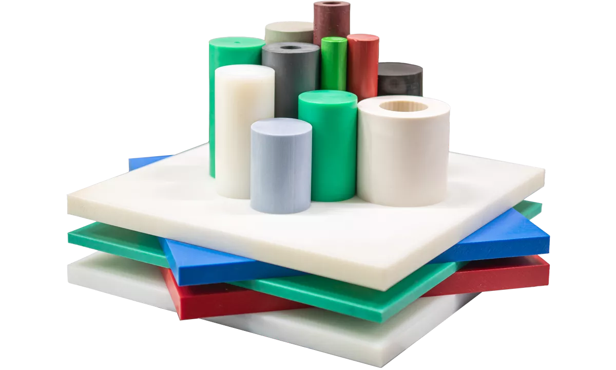 Varie forme di materie plastiche su un supporto colorato